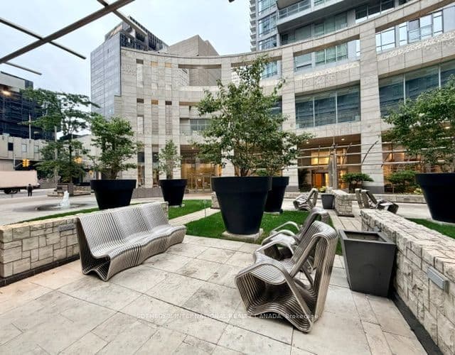 2181 Yonge Street 3302, Toronto, ON M4S 3H7 – photo 3