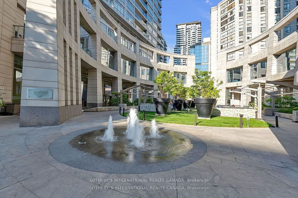 2181 Yonge Street 3302, Toronto, ON M4S 3H7 – main photo