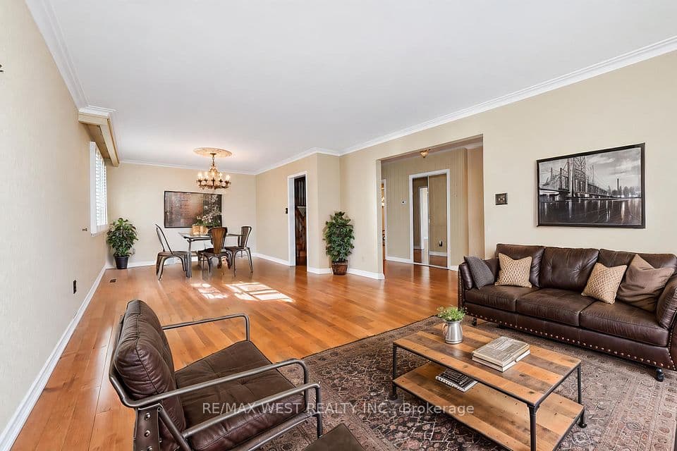 61 Bickerton Crescent, Toronto, ON M2J 3T2 – photo 3