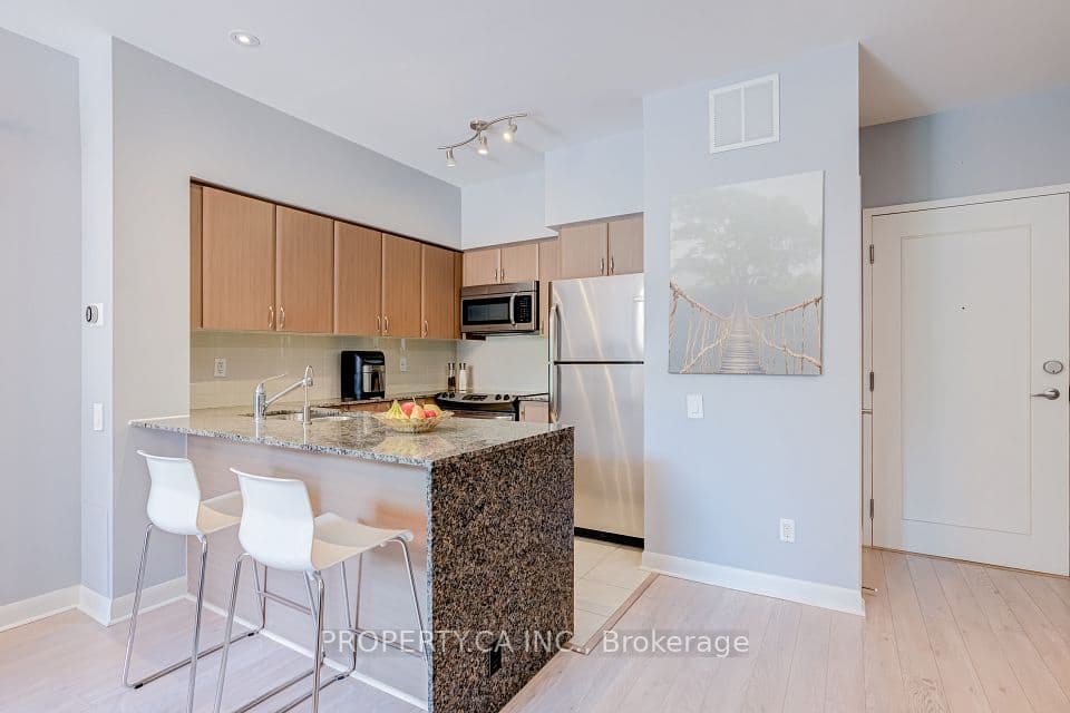 525 Wilson Avenue 118, Toronto, ON M3H 0A7 – main photo