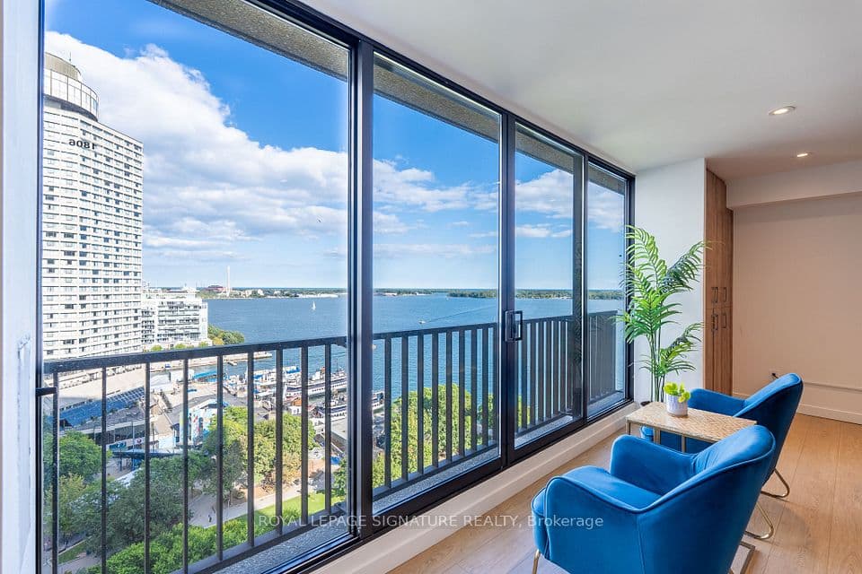 33 Harbour Square 1806, Toronto, ON M5J 2G2 – main photo