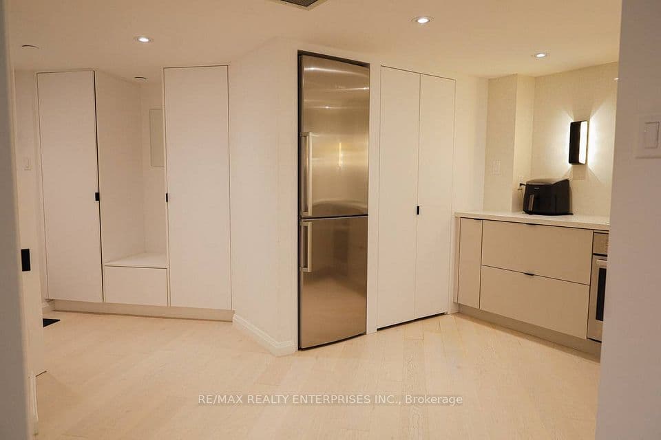 38 Elm Street 600, Toronto, ON M5G 2K5 – photo 2