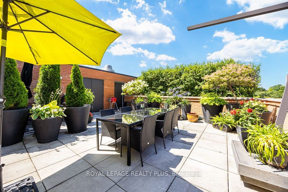 260 Heath Street W 704, Toronto, ON M5P 3L6 – main photo