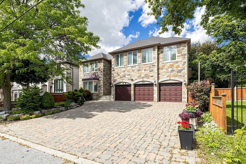 176 Elmwood Avenue, Toronto, ON M2N 3M4 – main photo