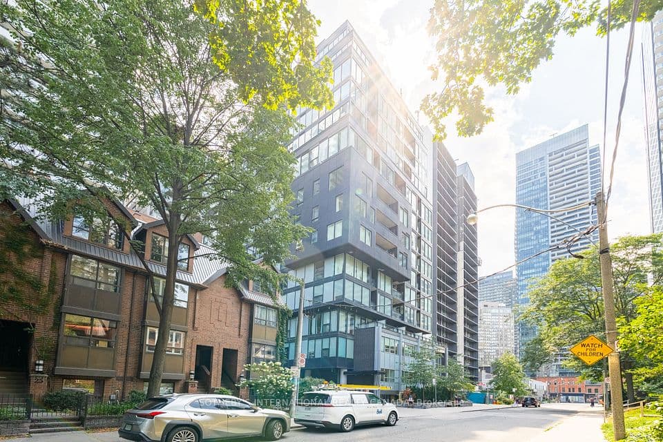 17 Dundonald Street 302, Toronto, ON M4Y 1K3 – photo 3
