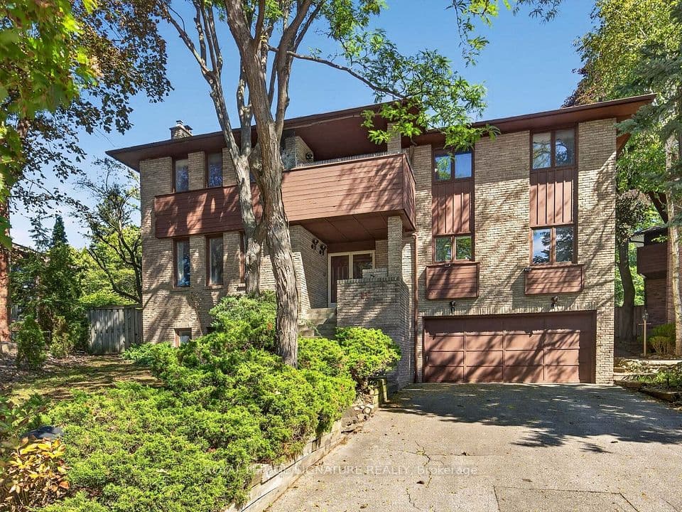 11 Paris Court, Toronto, ON M3A 3M6 – main photo