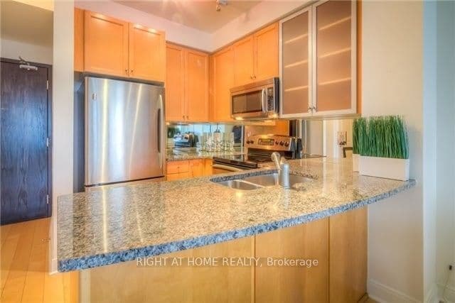 18 Yorkville Avenue 1406, Toronto, ON M4W 3Y8 – main photo