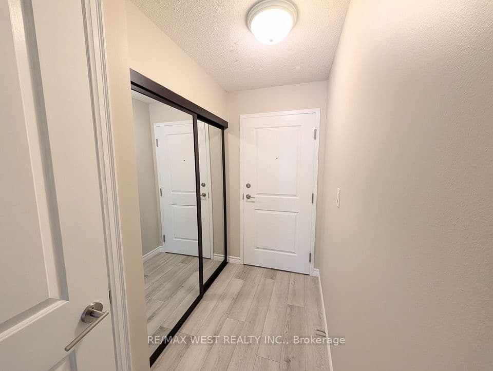 38 Grand Magazine Street 342, Toronto, ON M5V 0B1 – photo 2