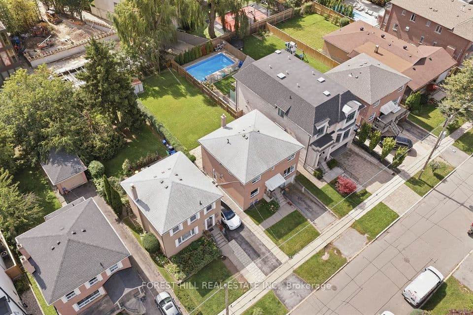 147 Viewmount Avenue, Toronto, ON M6B 1T5 – main photo