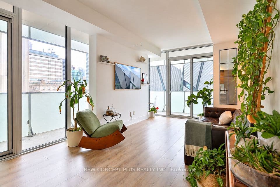 200 Bloor Street W 405, Toronto, ON M5S 0B1 – main photo