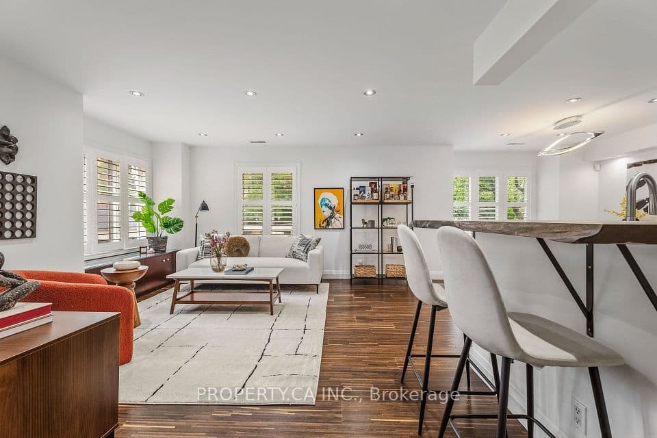 208 Niagara Street Th2, Toronto, ON M6J 3W5 – main photo