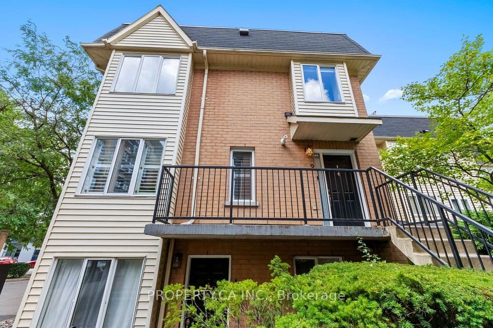 208 Niagara Street Th2, Toronto, ON M6J 3W5 – photo 2