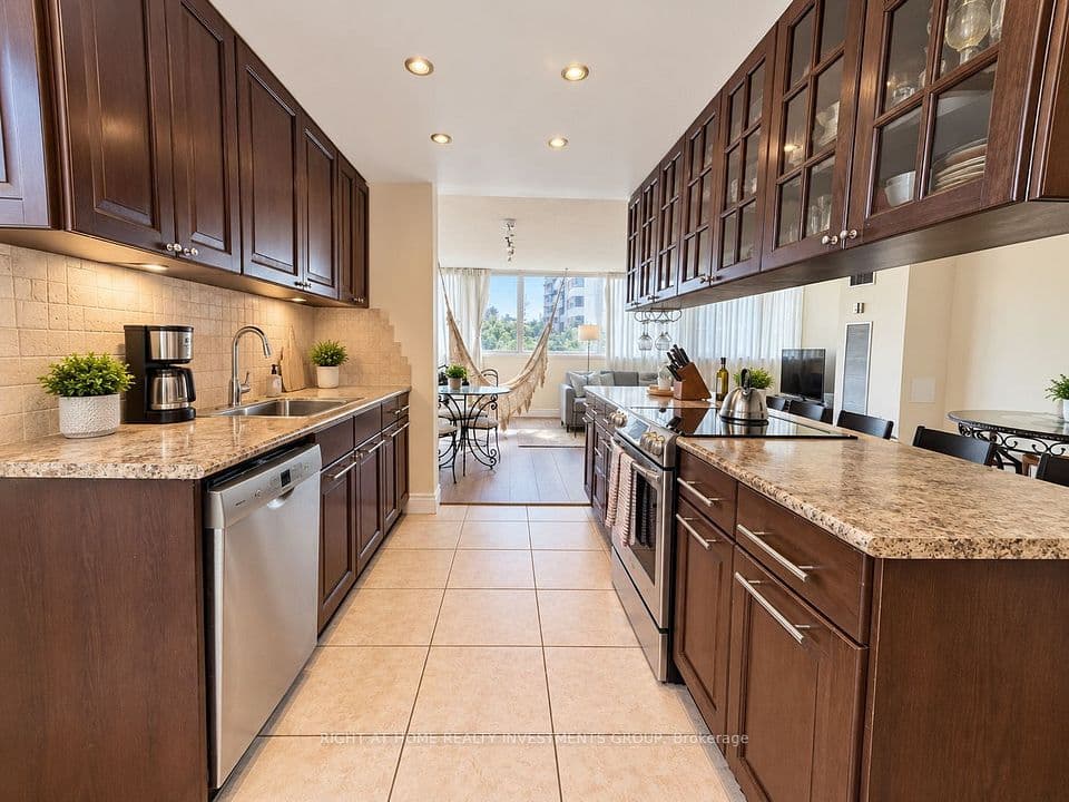 80 Antibes Drive 203, Toronto, ON M2R 3N5 – photo 3