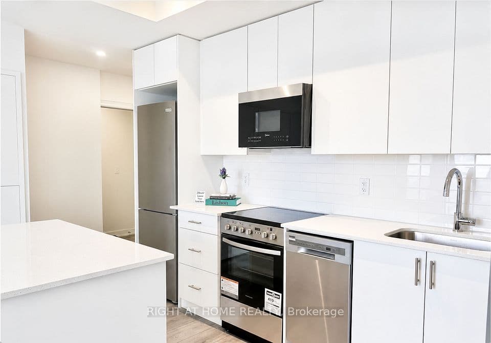 15 Ellerslie Avenue 2405, Toronto, ON M2N 0L7 – main photo