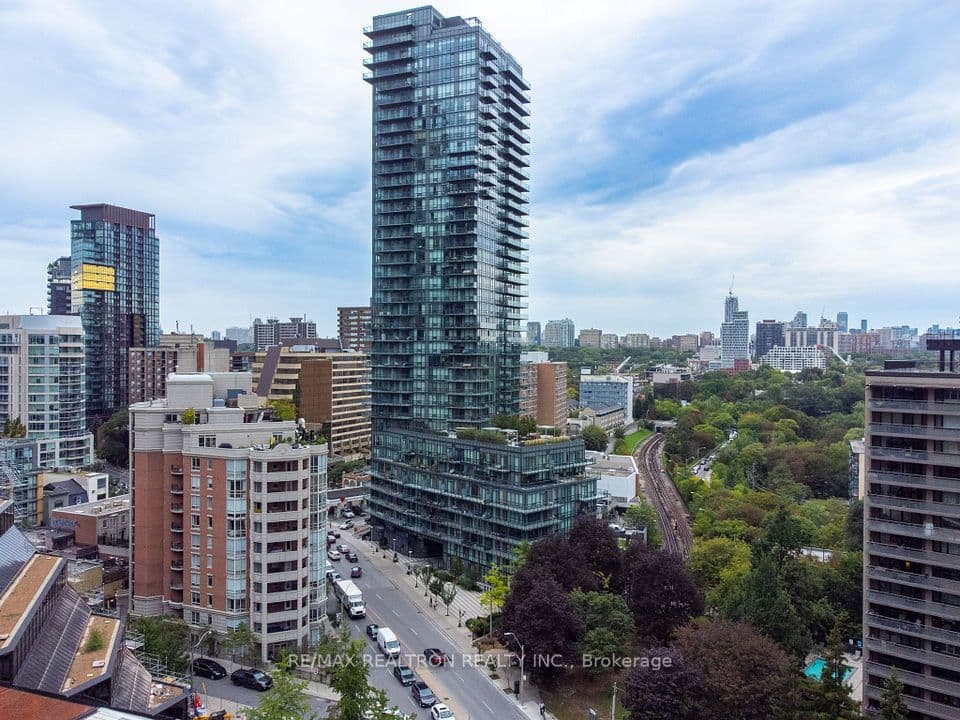 825 Church Street 912, Toronto, ON M4W 3Z4 – main photo