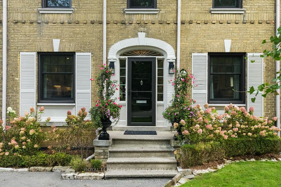 37 De Vere Gardens, Toronto, ON M5M 3E6 – photo 2