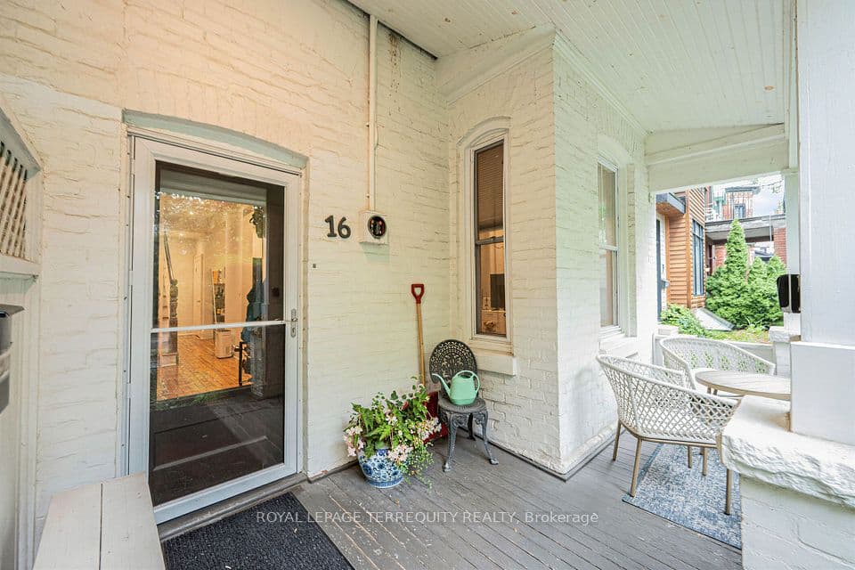 16 Fennings Street, Toronto, ON M6J 3B8 – photo 2