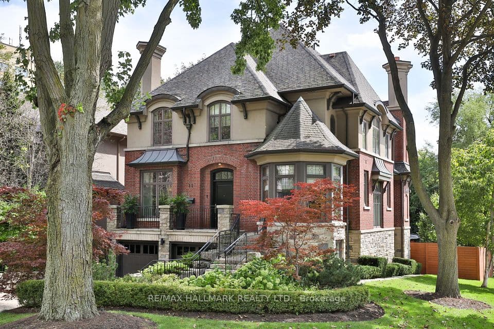 11 Forest Ridge Drive, Toronto, ON M6B 1G9 – main photo