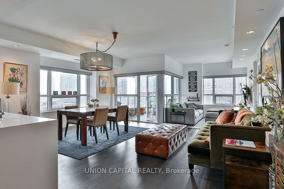 88 Scott Street 1309, Toronto, ON M5E 0A9 – main photo