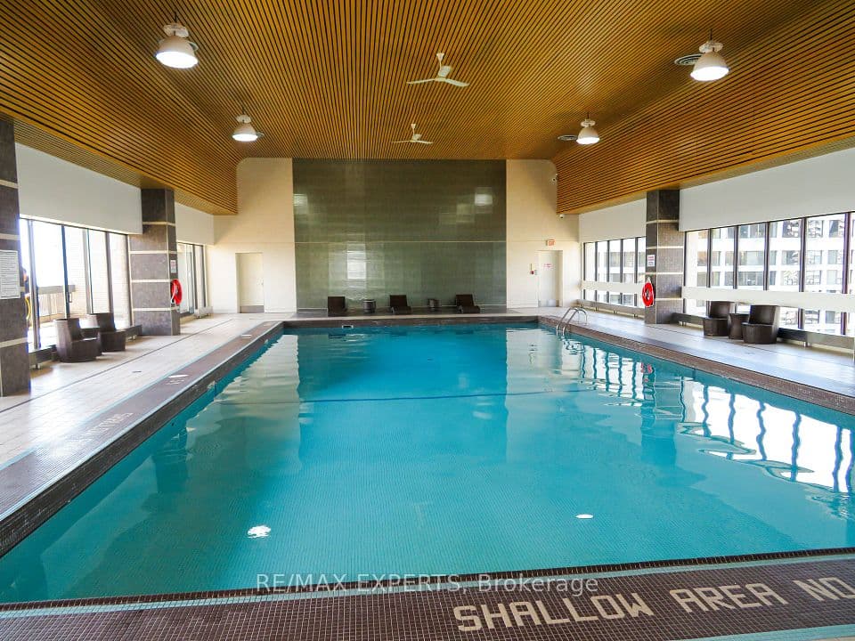 33 Harbour Square 2233, Toronto, ON M5J 2G2 – photo 2