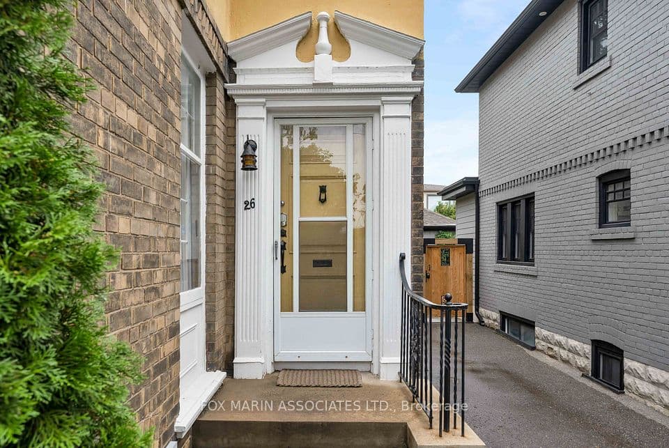 26 Claxton Boulevard, Toronto, ON M6C 1L8 – photo 3