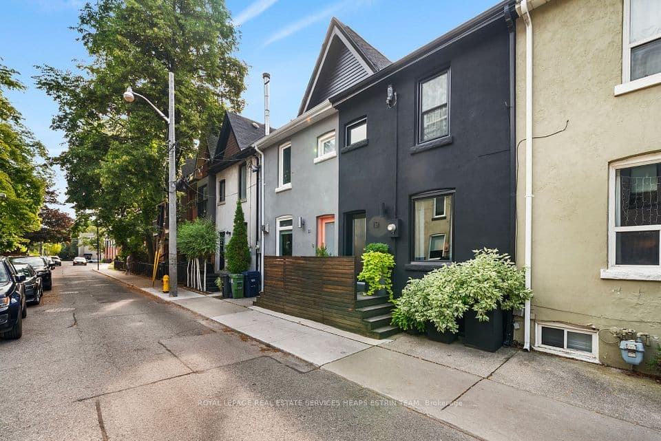 19 Wascana Avenue, Toronto, ON M5A 1V6 – photo 2