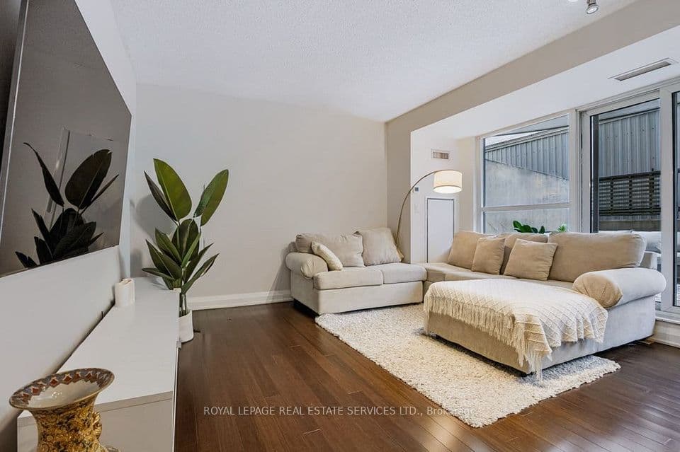 1430 Yonge Street 207, Toronto, ON M4T 1Y6 – photo 3
