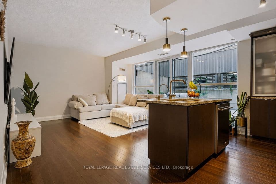 1430 Yonge Street 207, Toronto, ON M4T 1Y6 – photo 2