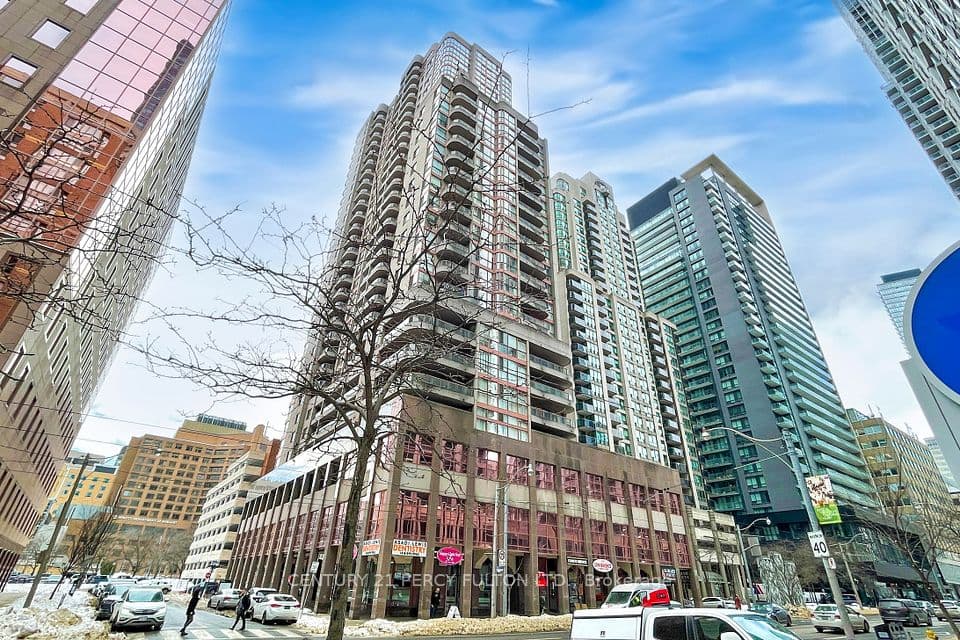 736 Bay Street 703, Toronto, ON M5G 2M4 – photo 2