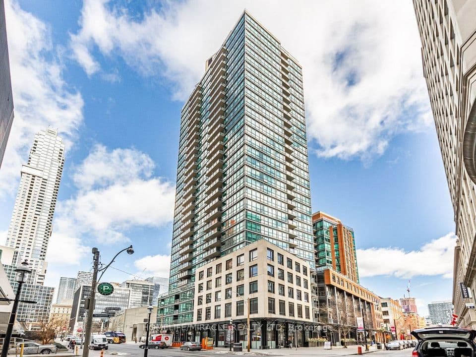 1 scott Street 202W, Toronto, ON M5E 1A1 – main photo
