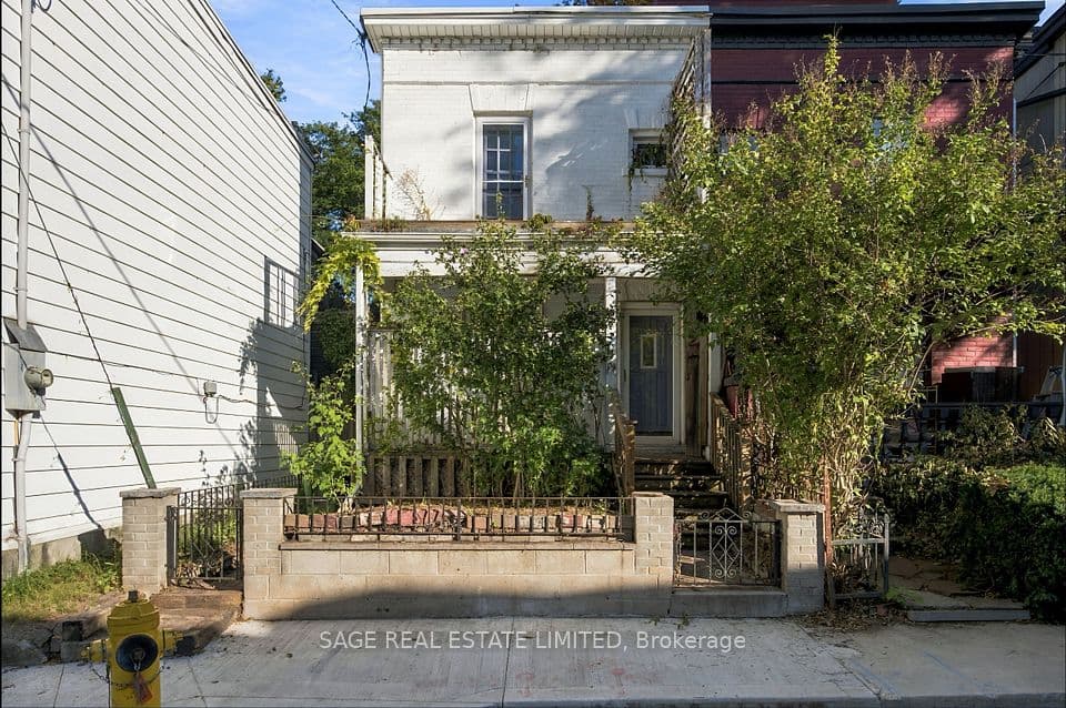 16 Sackville Place, Toronto, ON M4X 1A4 – main photo