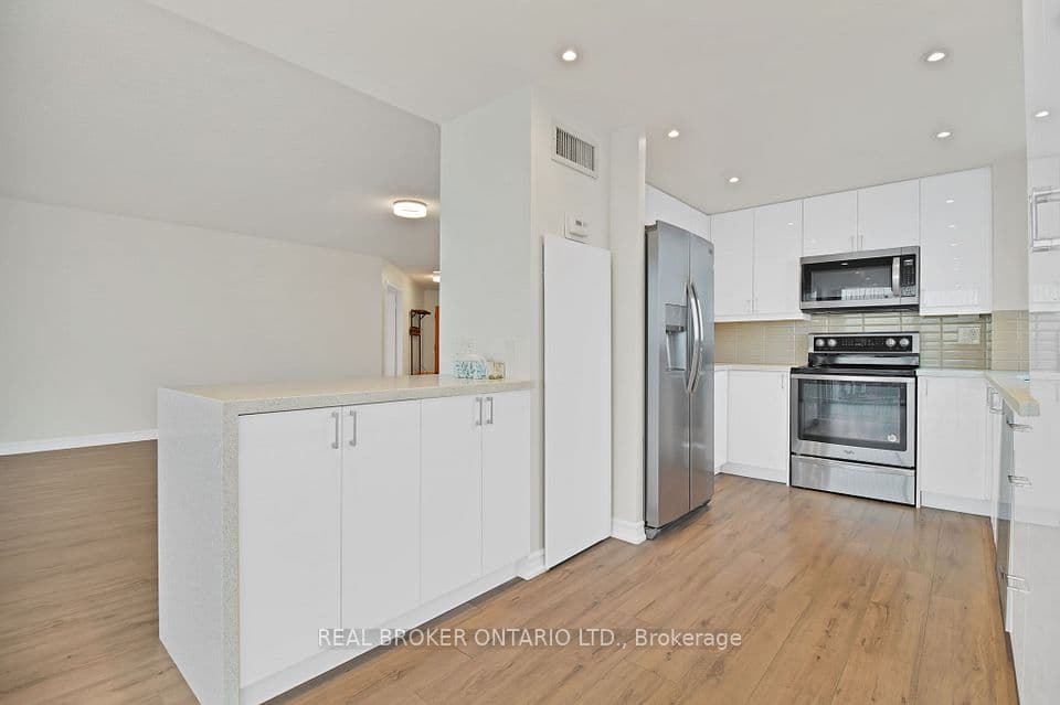 5 Concorde Place 3301, Toronto, ON M3C 3M8 – photo 2