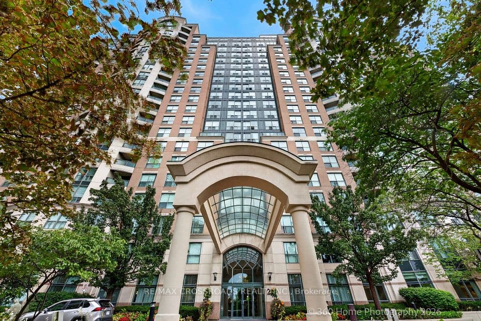 23 Lorraine Drive 1506, Toronto, ON M2N 6Z6 – main photo