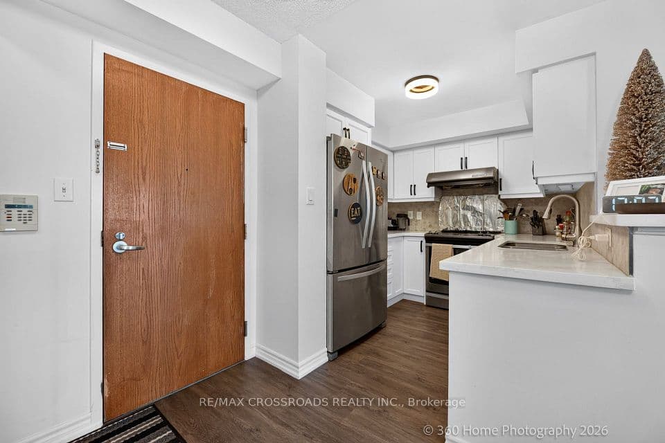 23 Lorraine Drive 1506, Toronto, ON M2N 6Z6 – photo 3