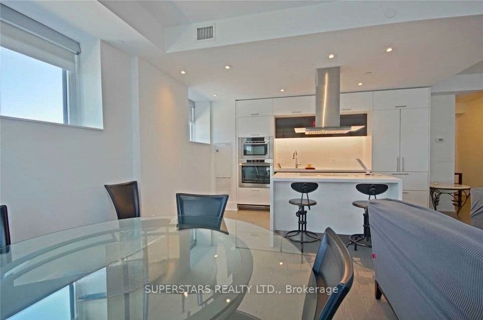 15 Merchants' Wharf Way 1112, Toronto, ON M5A 0N8 – photo 3