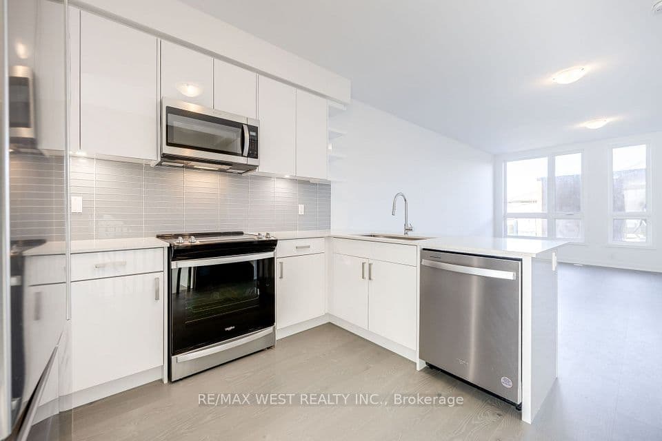 122 Green Gardens Boulevard, Toronto, ON M6A 0E5 – main photo