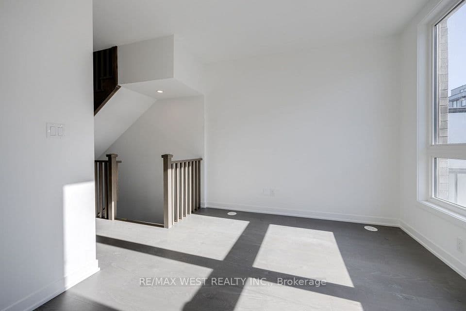 122 Green Gardens Boulevard, Toronto, ON M6A 0E5 – photo 2