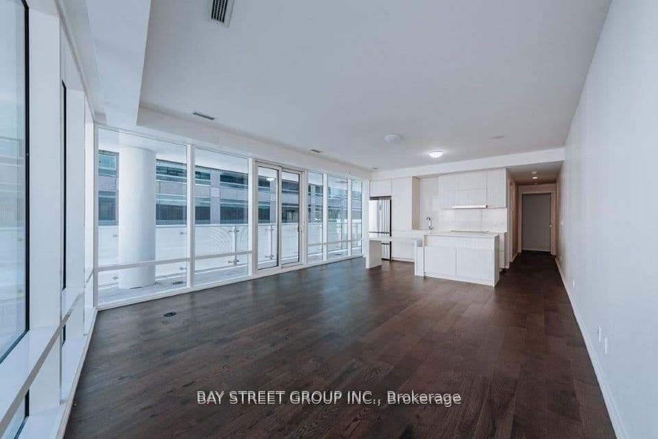 1 Bloor Street E 326, Toronto, ON M4W 0A8 – photo 2