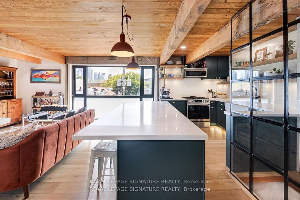 6 Littlehayes Lane, Toronto, ON M5T 1L8 – photo 2