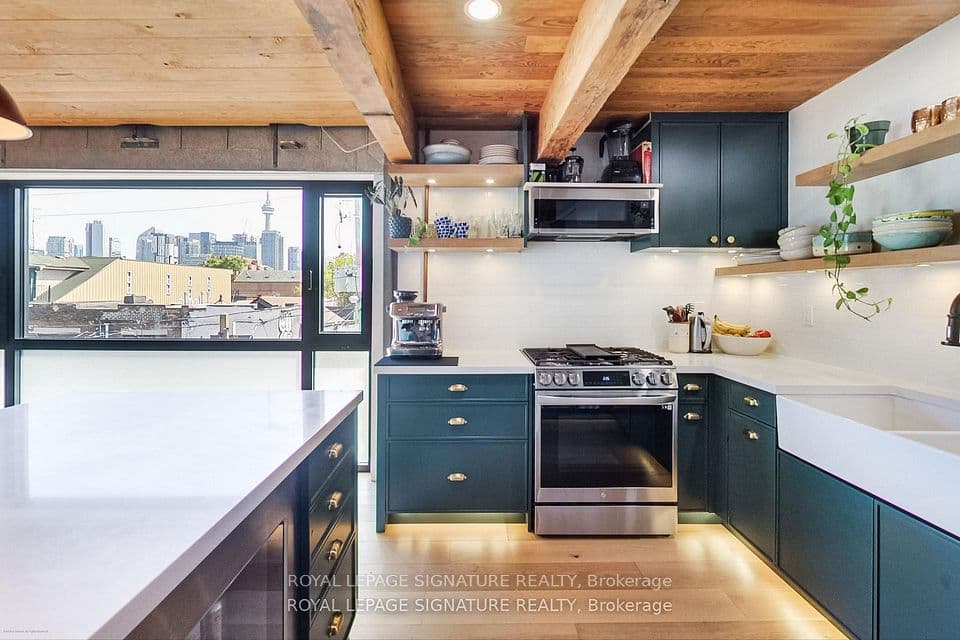 6 Littlehayes Lane, Toronto, ON M5T 1L8 – photo 3
