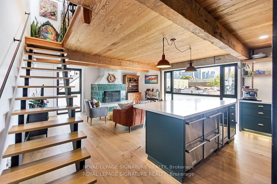 6 Littlehayes Lane, Toronto, ON M5T 1L8 – main photo