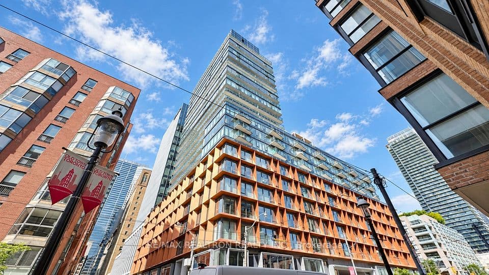 60 Colborne Street 406, Toronto, ON M5E 1E3 – main photo