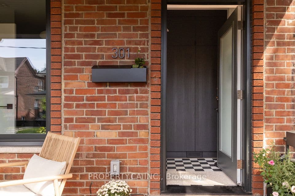 301 Grace Street, Toronto, ON M6G 3A7 – photo 2