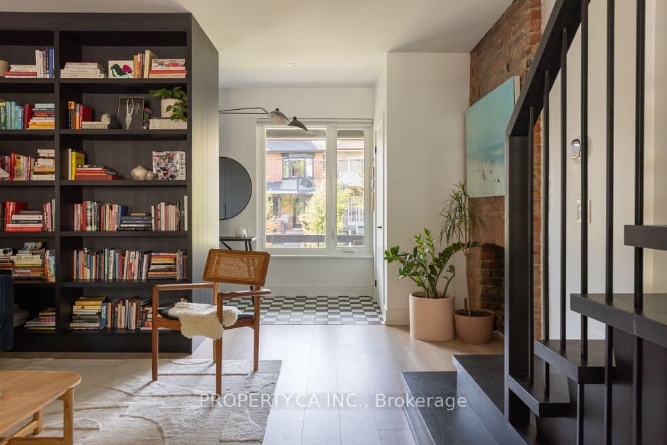301 Grace Street, Toronto, ON M6G 3A7 – photo 3