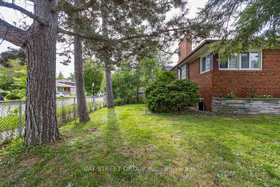 260 Moore Park Avenue, Toronto, ON M2M 1N6 – photo 2