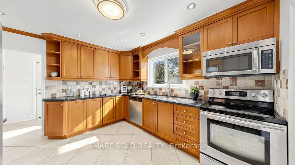 210 Shaughnessy Boulevard, Toronto, ON M2J 1K4 – photo 3
