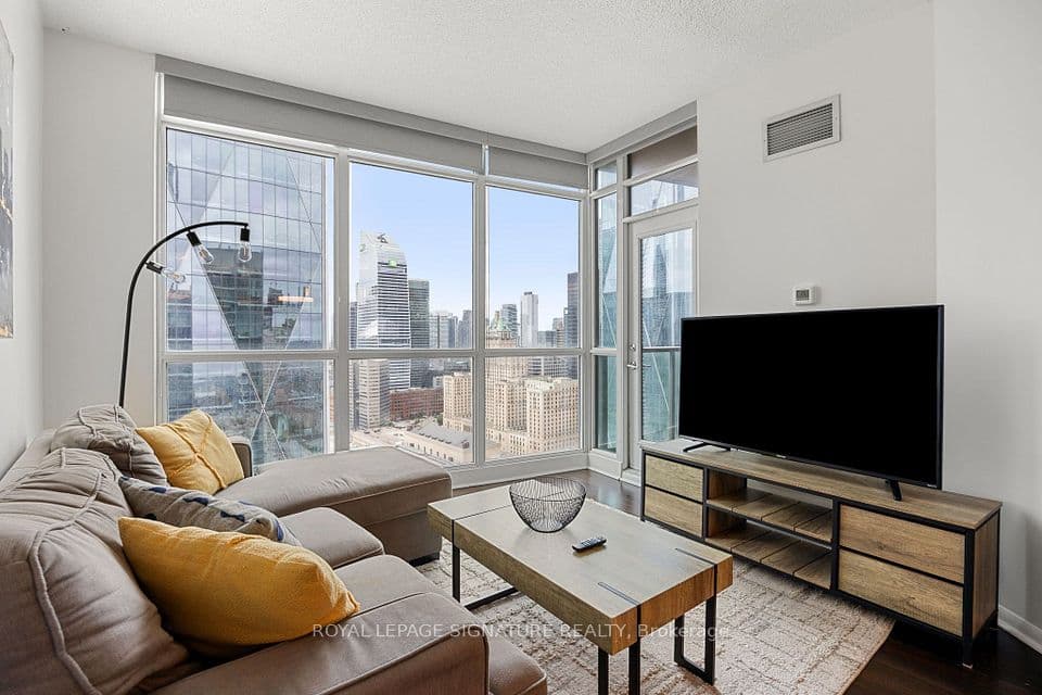 18 Yonge Street 3602, Toronto, ON M5E 1Z8 – main photo