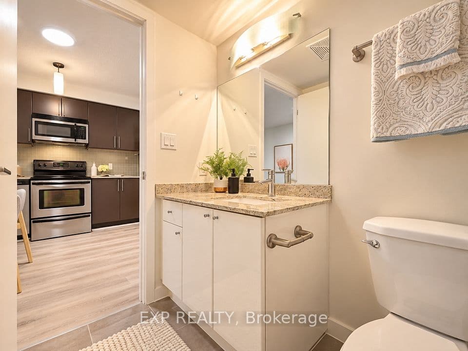 18 Harbour Street 703, Toronto, ON M5J 2Z6 – photo 2