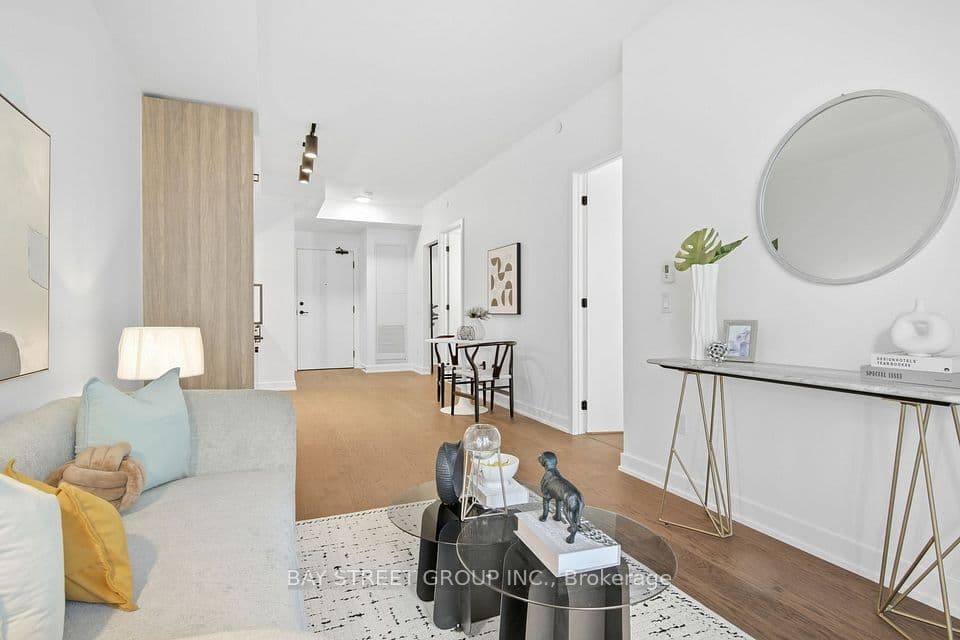91 Montclair Avenue 639, Toronto, ON M5P 0B1 – photo 3