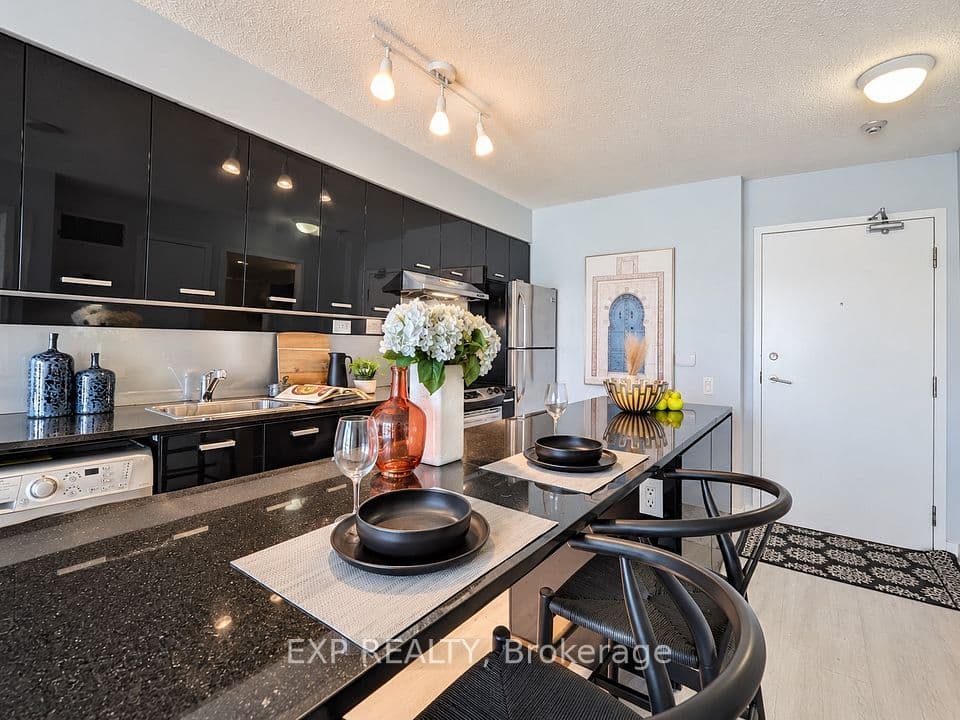 19 Singer Court 1612, Toronto, ON M2K 0B2 – photo 3